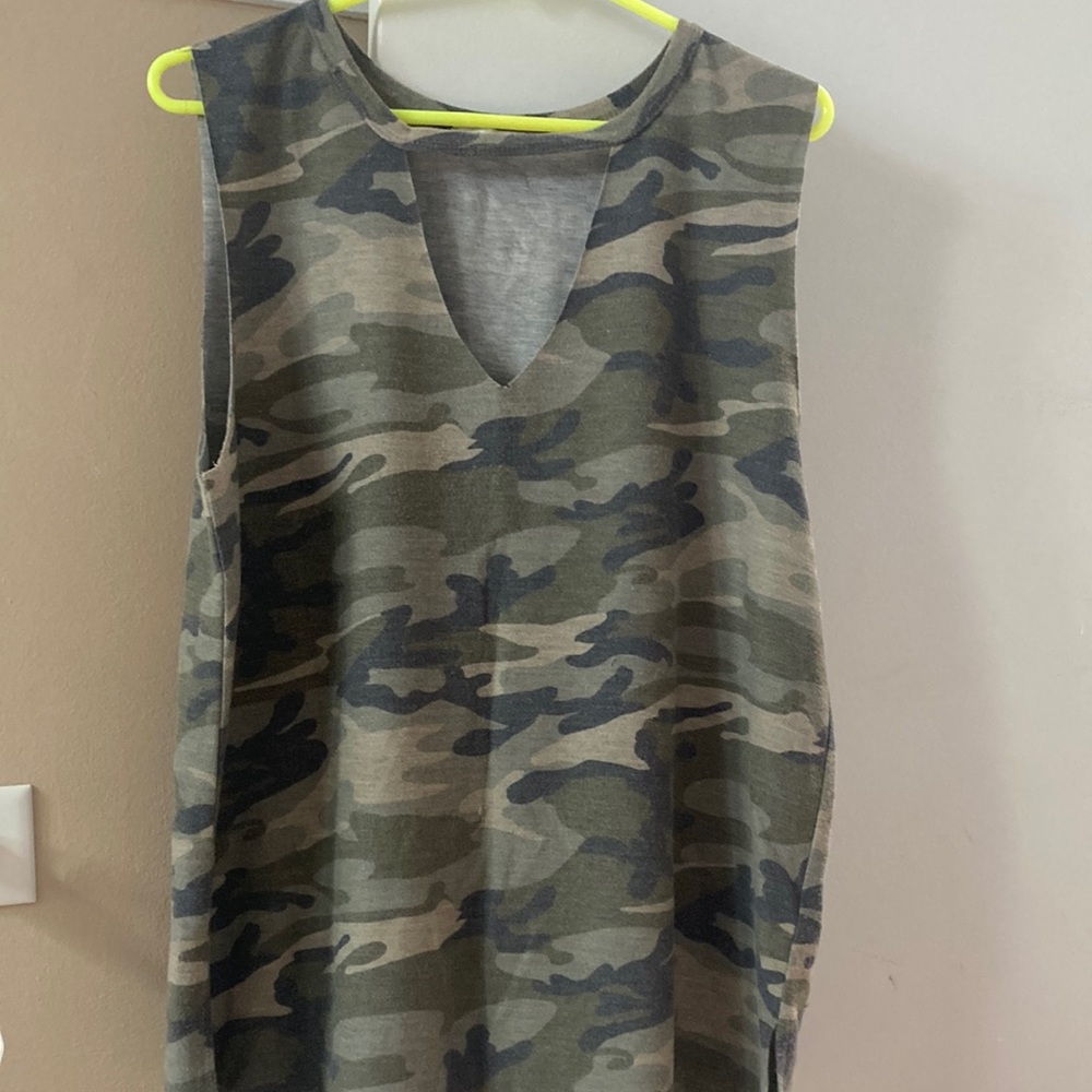Camo tank